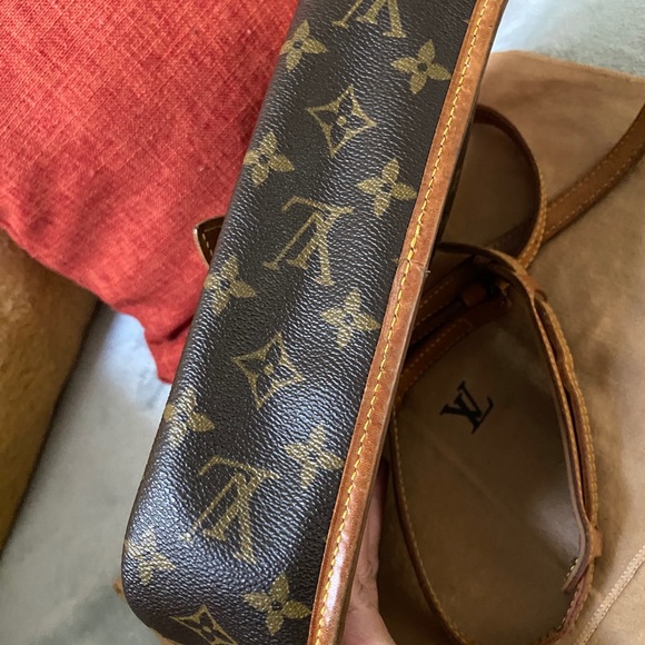 Louis Vuitton - Picture 10 of 15